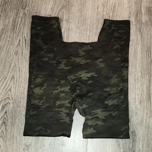 NWOT Spanx Seamless Camo Leggings